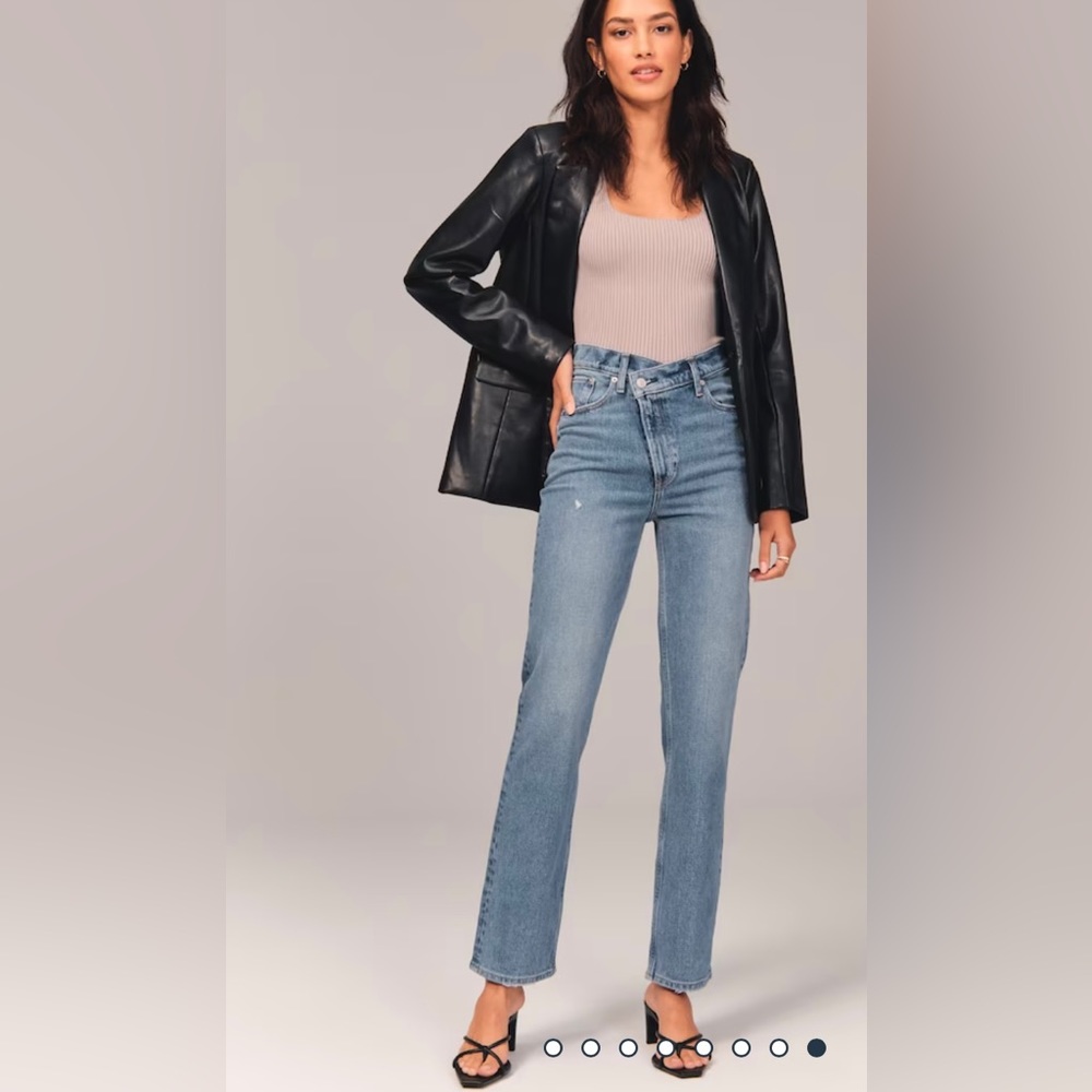 Abercrombie Ultra High Rise 90s Straight Jean